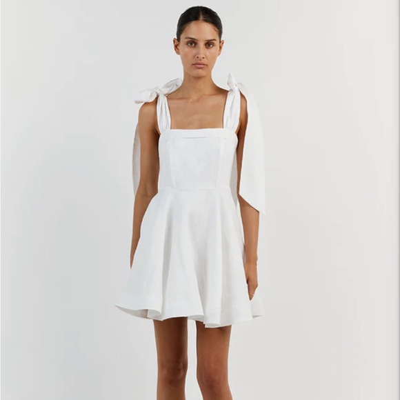 Perfect condition DISSH aisle white linen bow mini dress - Picture 2 of 5